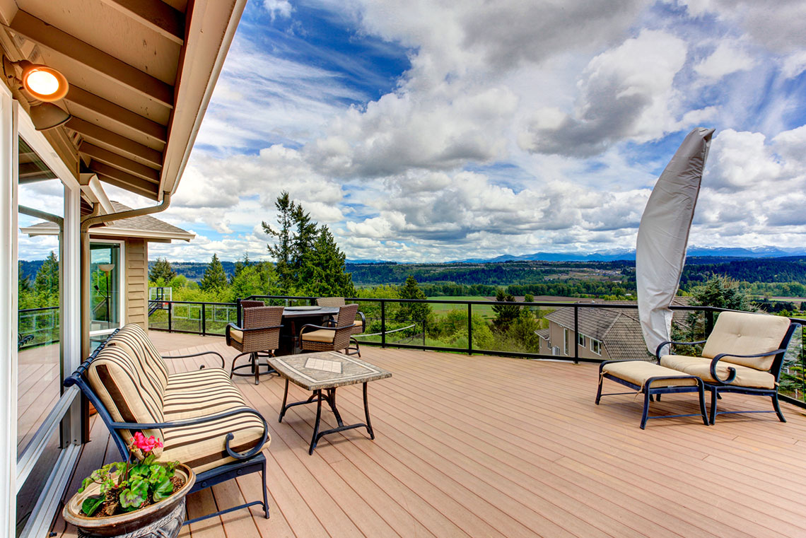 7 Stunning Curved Deck Ideas For Modern Homes