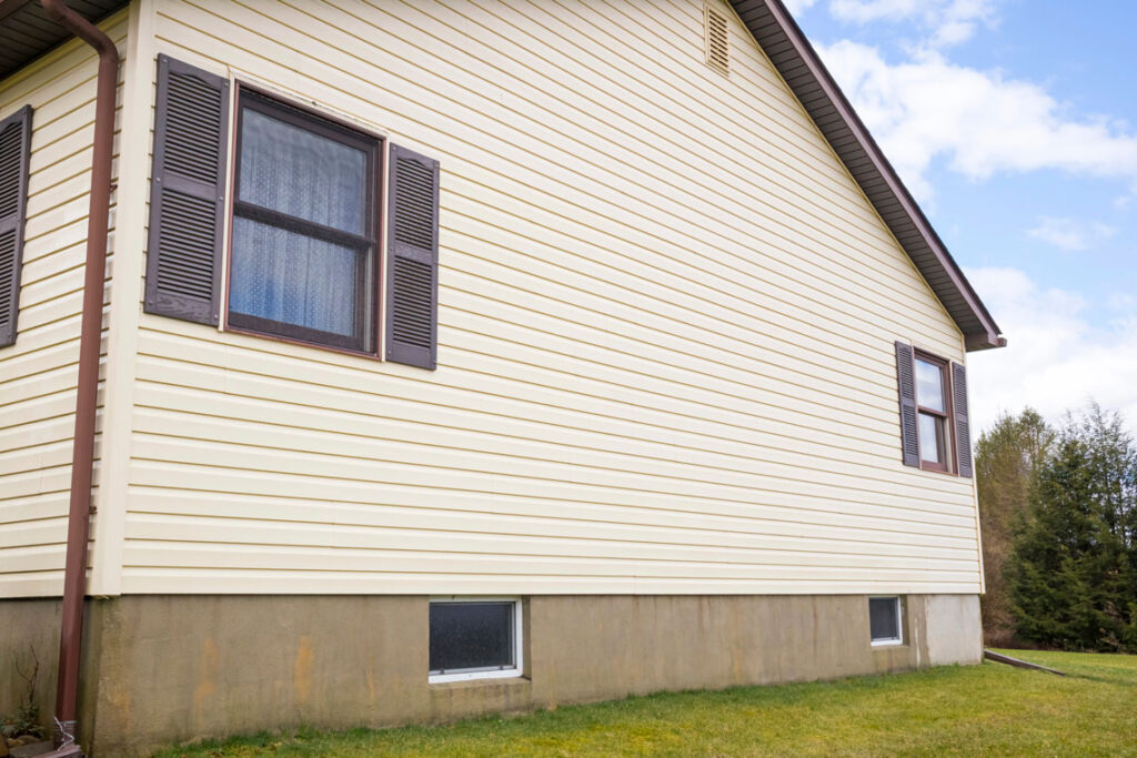 Top Reasons To Replace Your Vinyl Siding With James Hardie Board Siding